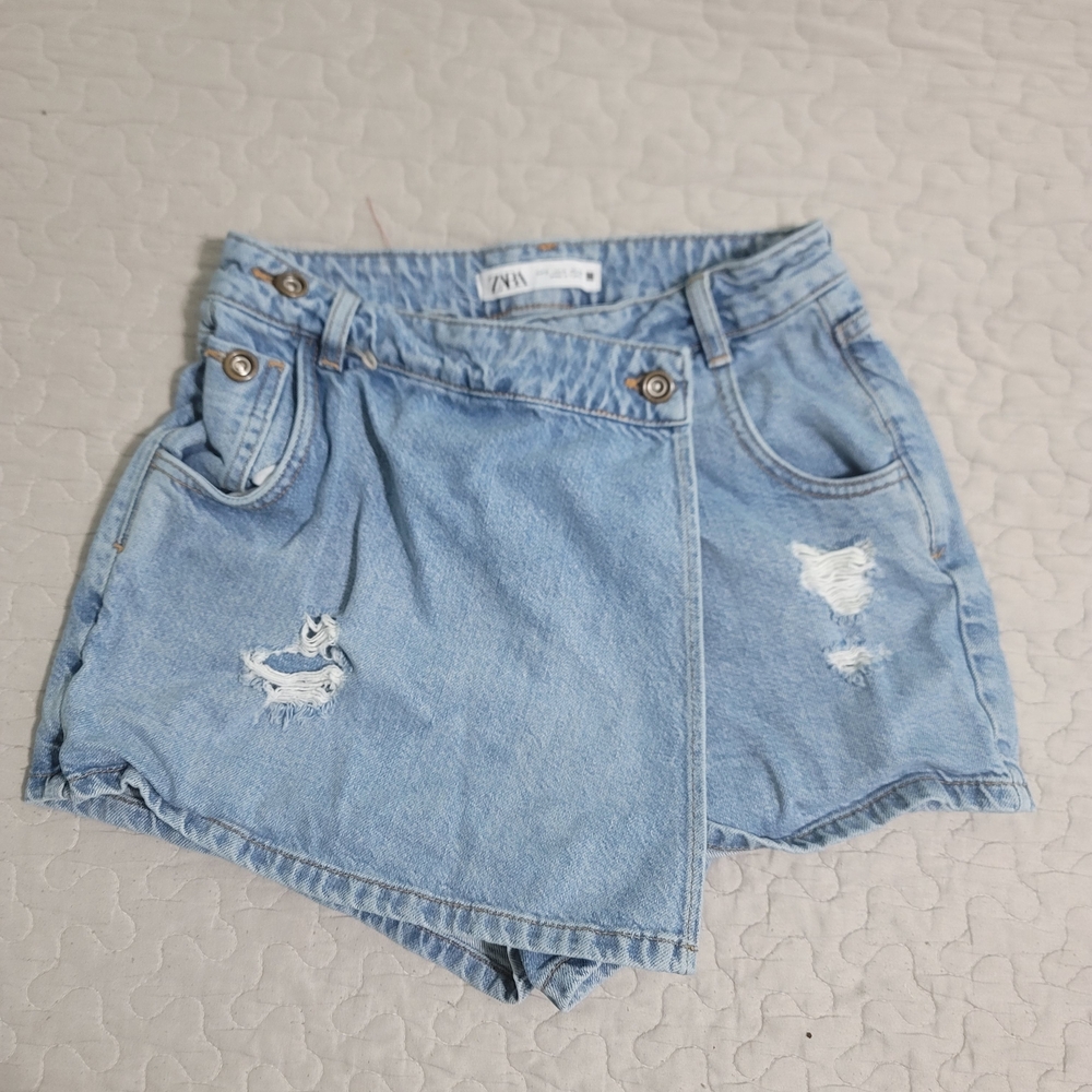 Zara Women's Light Blue Distressed Jean Shorts